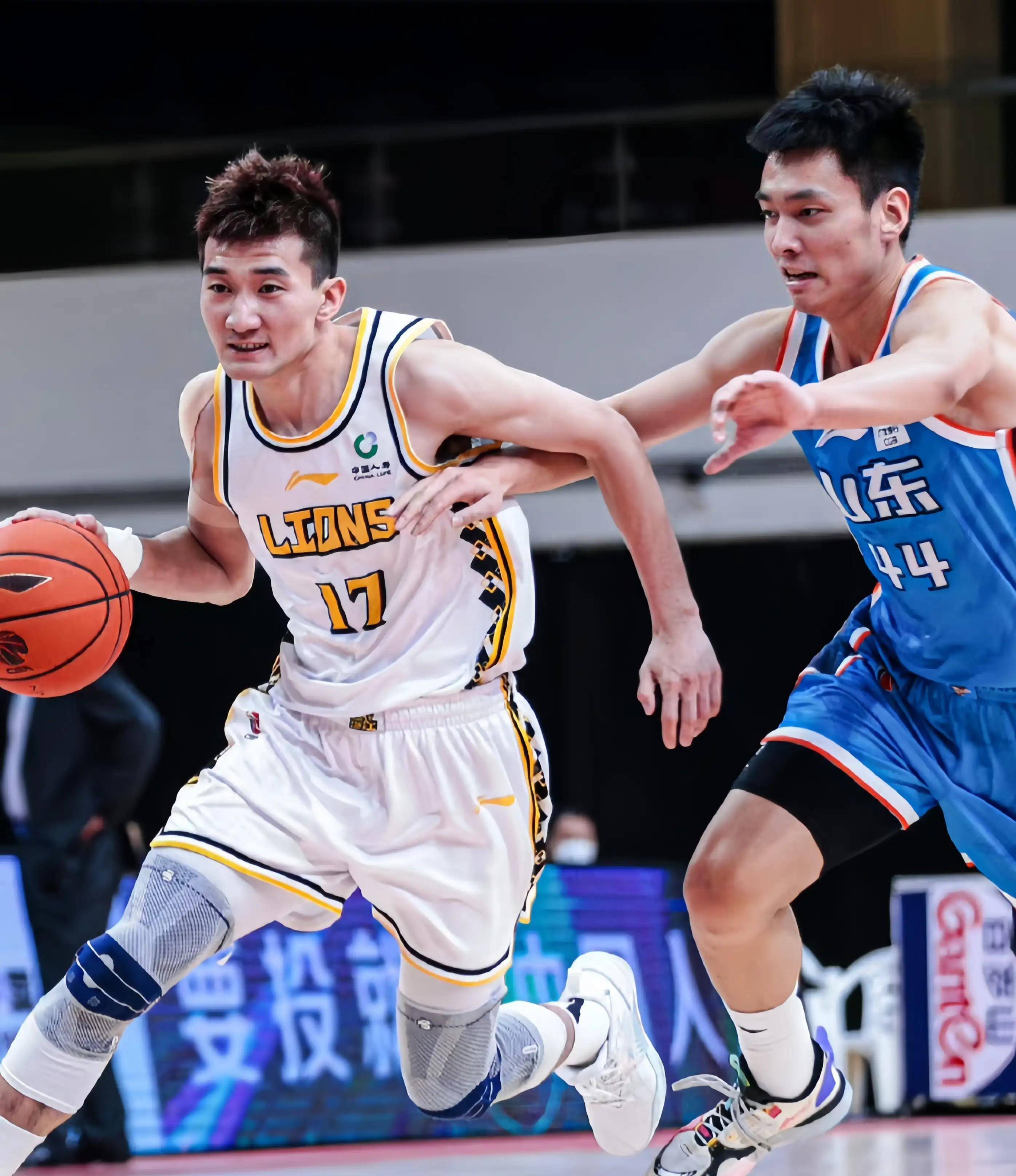 篮屡屡失误 篮屡屡失误